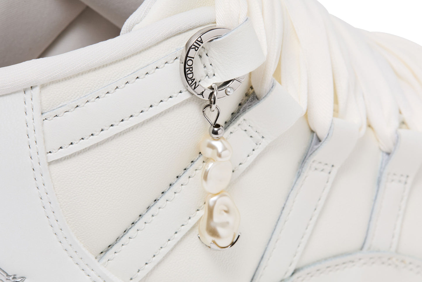 Wmns Air Jordan 11 Retro 'Pearl / Grand Finale'