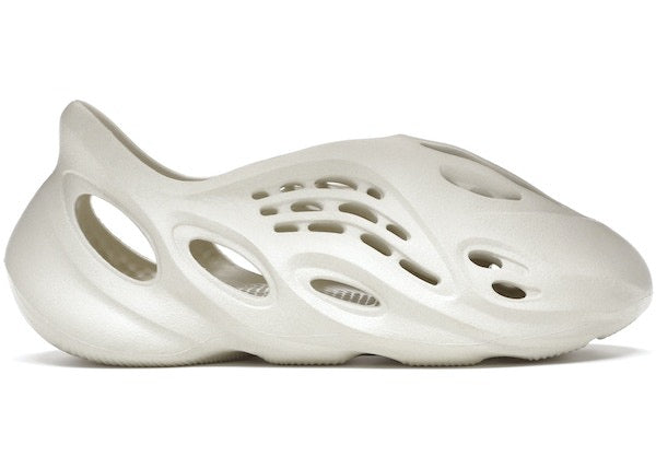 Yeezy Foam RNNR Sand (7 - 14)